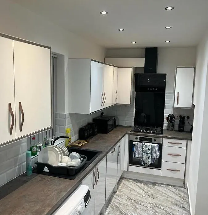 Droylsden Guest House-1