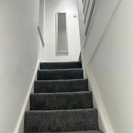 Droylsden Guest House-3